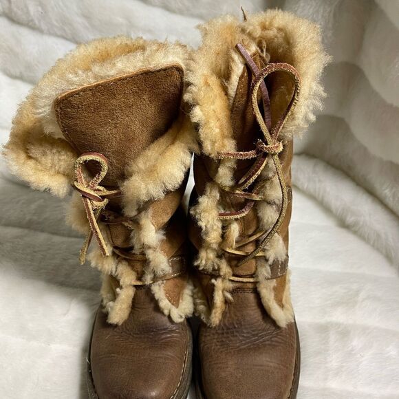 Born Brown leather lace up boots with shearling lining rubber soles size… - Picture 3 of 12